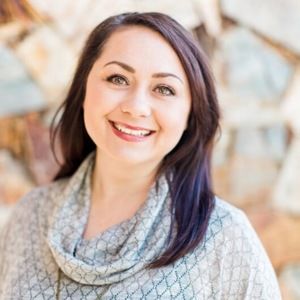 Meet your Posher, Larissa